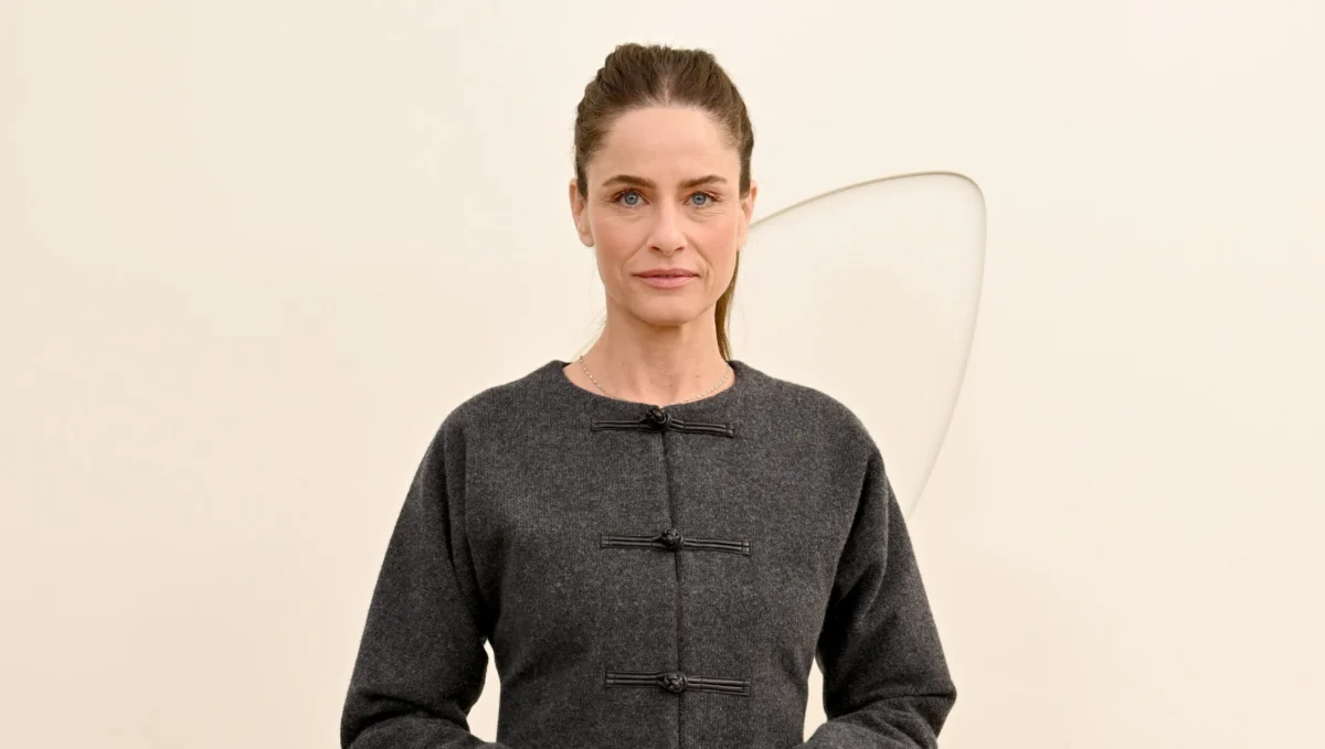 Amanda Peet Reveals Breast Cancer Diagnosis Amidst Family Health Crises
