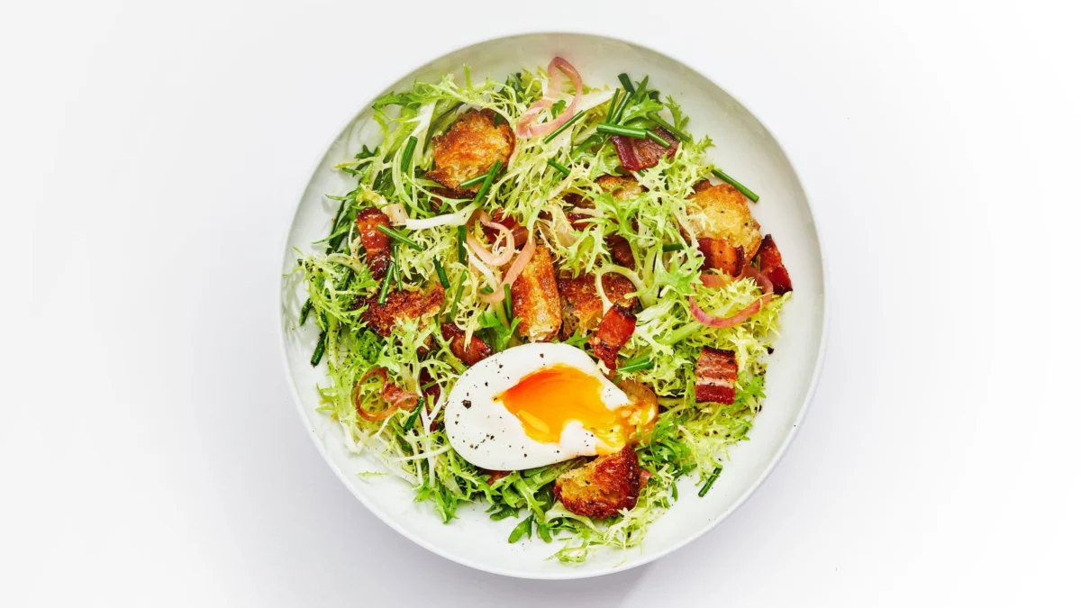 Mastering the Culinary Science of the Perfect Poached Egg A Comprehensive Guide to Technique and Application