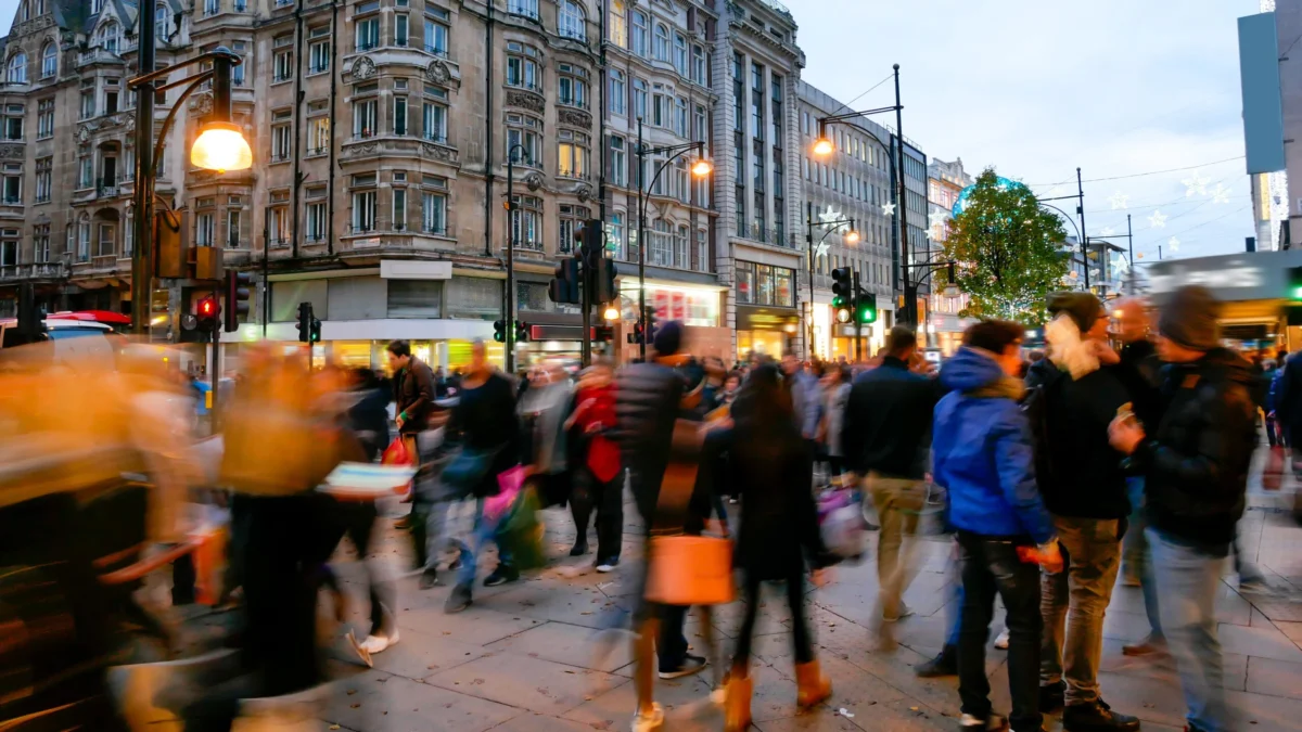 British Retail Sales Plunge to Record Lows Amidst Inflation Fears and Geopolitical Uncertainty