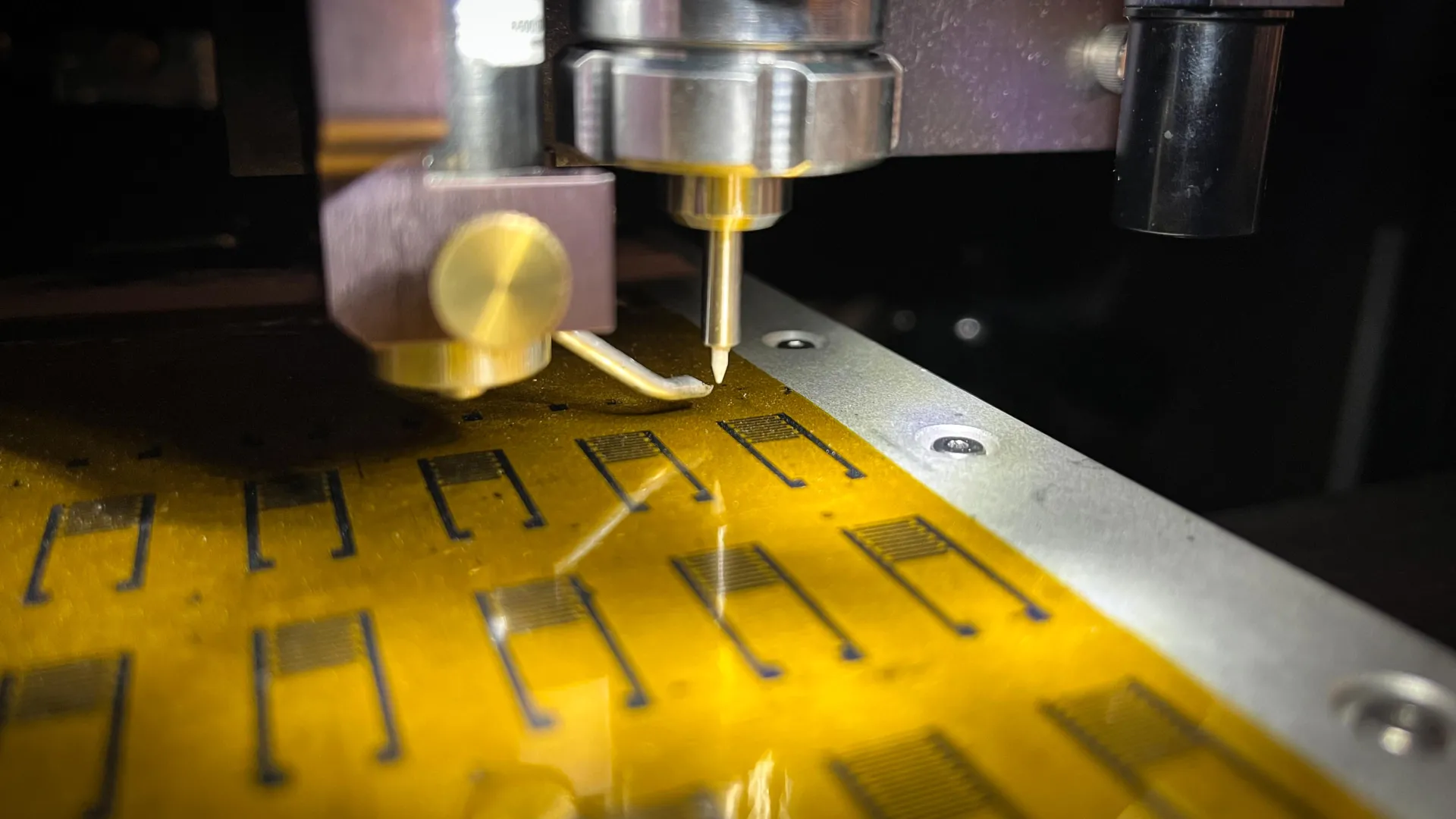 Printed Artificial Neurons Mimic Biological Brain Cells and Interact Directly with Living Tissue