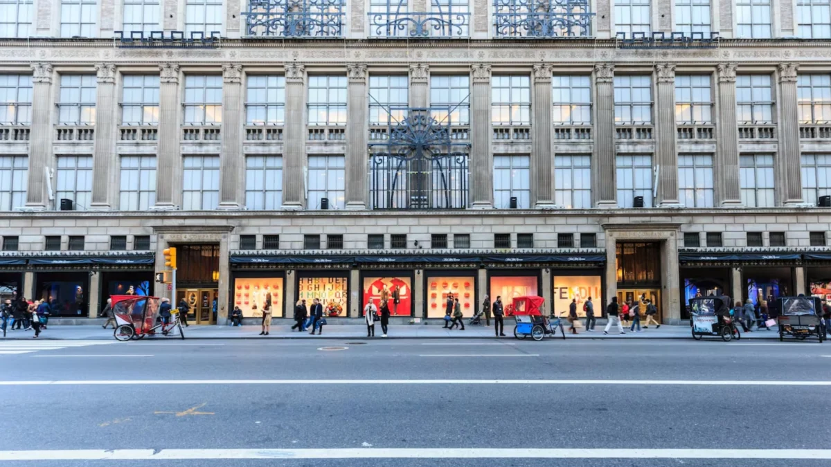 Saks Fifth Avenue Secures Crucial Financing Amidst Chapter 11 Restructuring, Raising Up to $500 Million