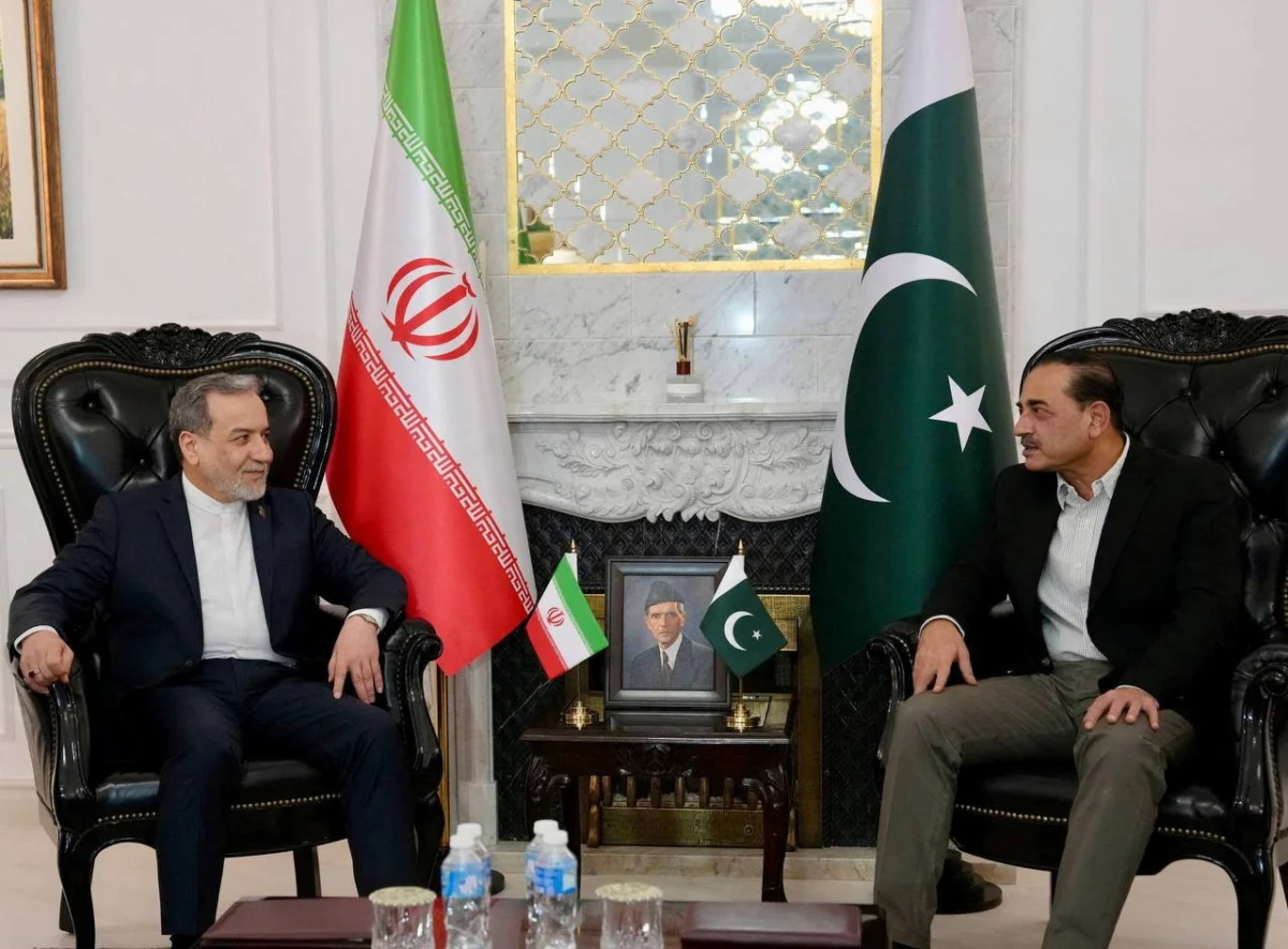 Trump Cancels Envoy Trip to Pakistan Amidst Stalled Iran Peace Talks, Shifts Negotiation Venue to Phone
