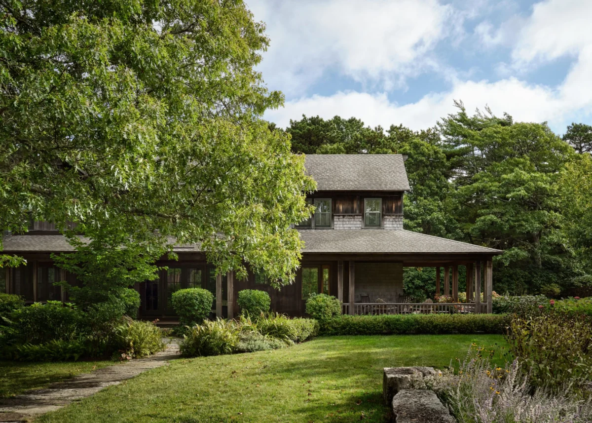 Forget Nautical Decor This Martha’s Vineyard Home Channels the Island’s Rustic Charm