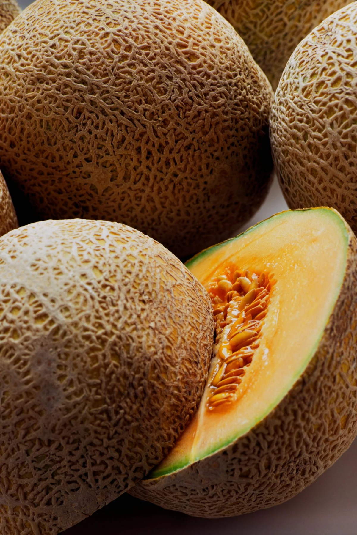 Mastering the Art of the Summer Harvest: A Comprehensive Guide to Preparing and Utilizing Cantaloupe Safely and Efficiently