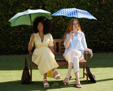 The Resurgence of the Sunbrella: A Fashionable and Functional Necessity Amidst Record-Breaking Heatwaves