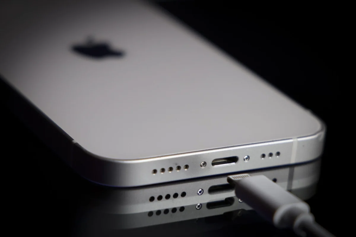 Apple to Launch Expansive Lease-to-Own Program with Klarna, Signaling Strategic Shift Amidst Market Headwinds