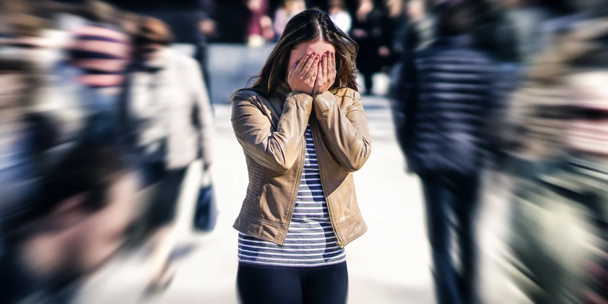 New research reveals how social anxiety alters visual judgments of walking strangers