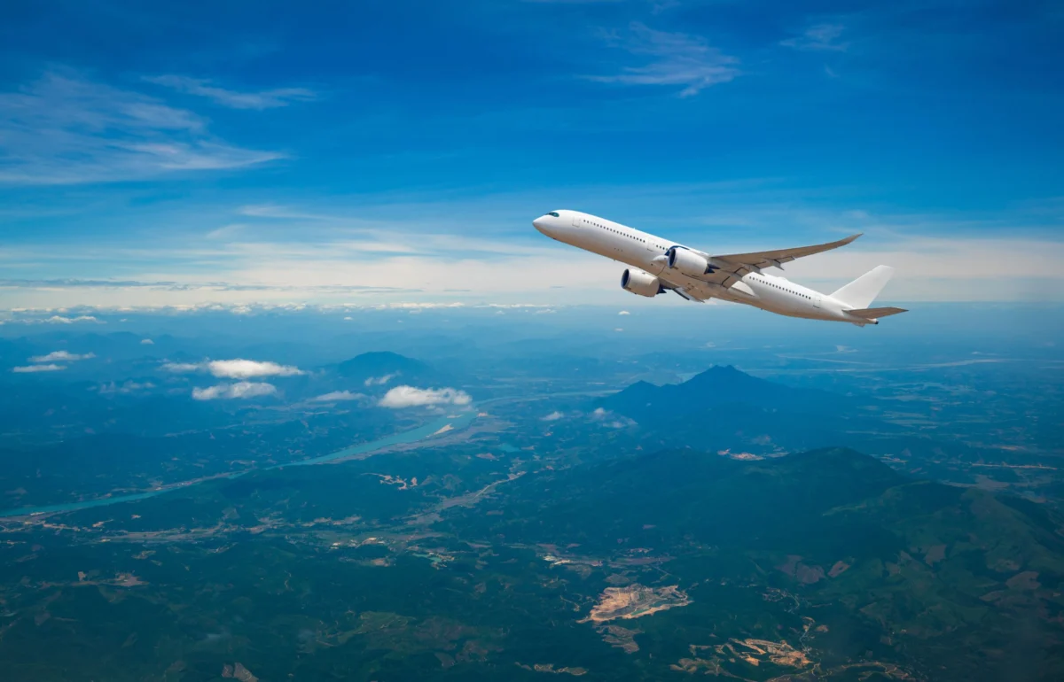 Optimal Strategies for Air Travel Planning: Experts Analyze Best Times and Days to Fly for Value and Efficiency