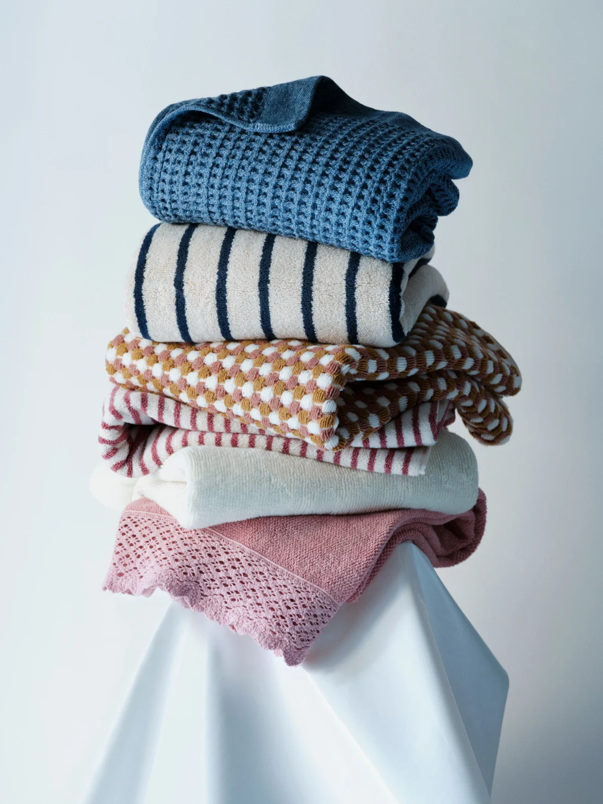 The Definitive Guide to the Best Bath Towels for 2024 Performance Testing and Material Analysis of Luxury and Utility Linens