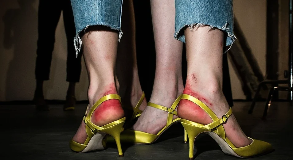 The Unseen Cost of Glamour: Viral Images Reignite Debate on Model Welfare and the "Beauty is Pain" Paradigm.