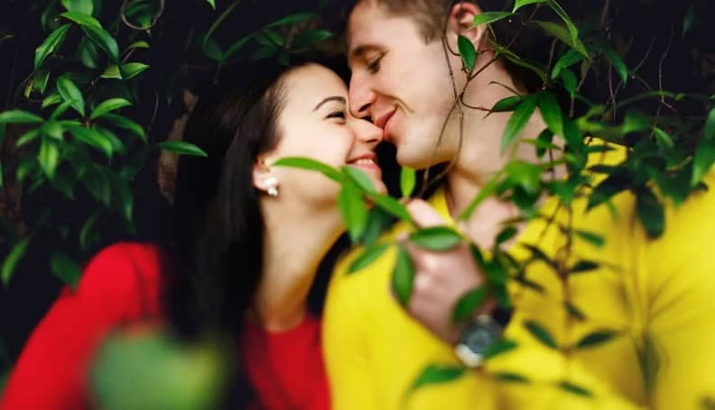 The BIG Truths You Can Learn From a First Kiss, All in the First Few Seconds!