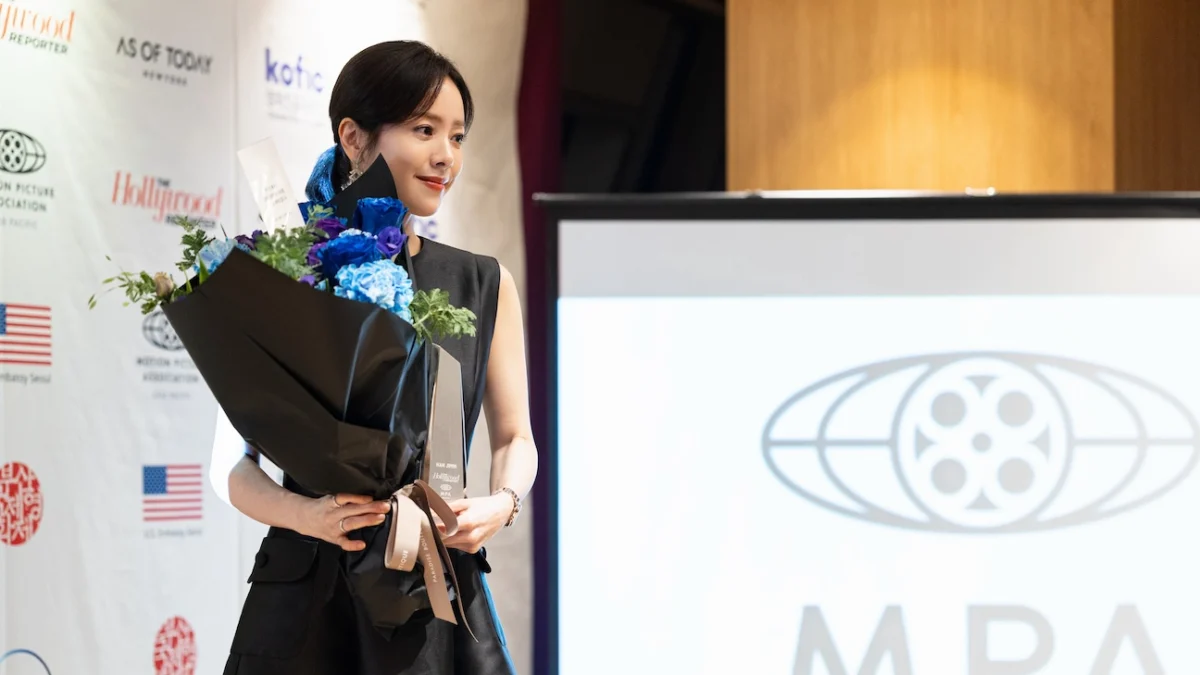 Han Ji-min Receives The Hollywood Reporter Trailblazer Award at Busan International Film Festival