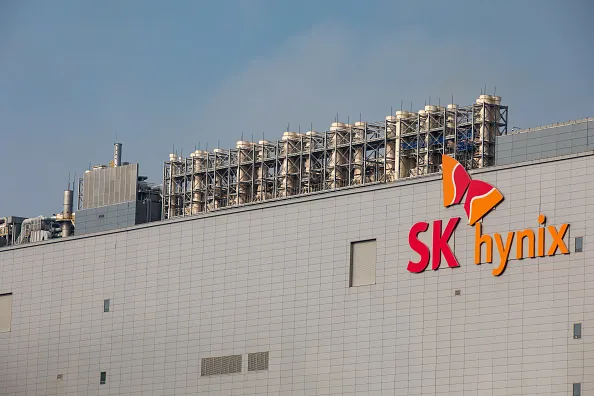 SK Hynix Navigates U.S.-China Chip Restrictions as Solidigm Links U.S. Factory Plans to Equipment Approvals